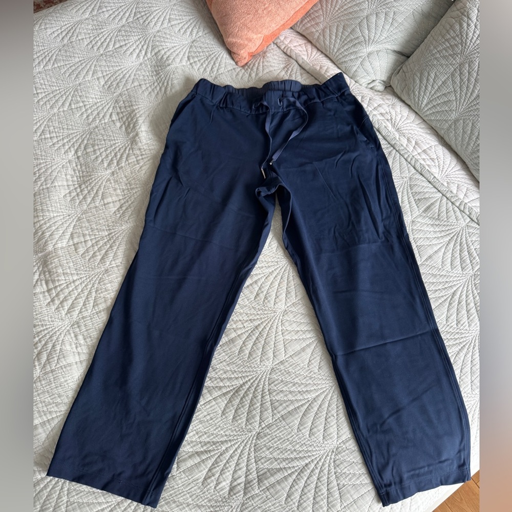 Lululemon on the Fly pant Navy Size 8